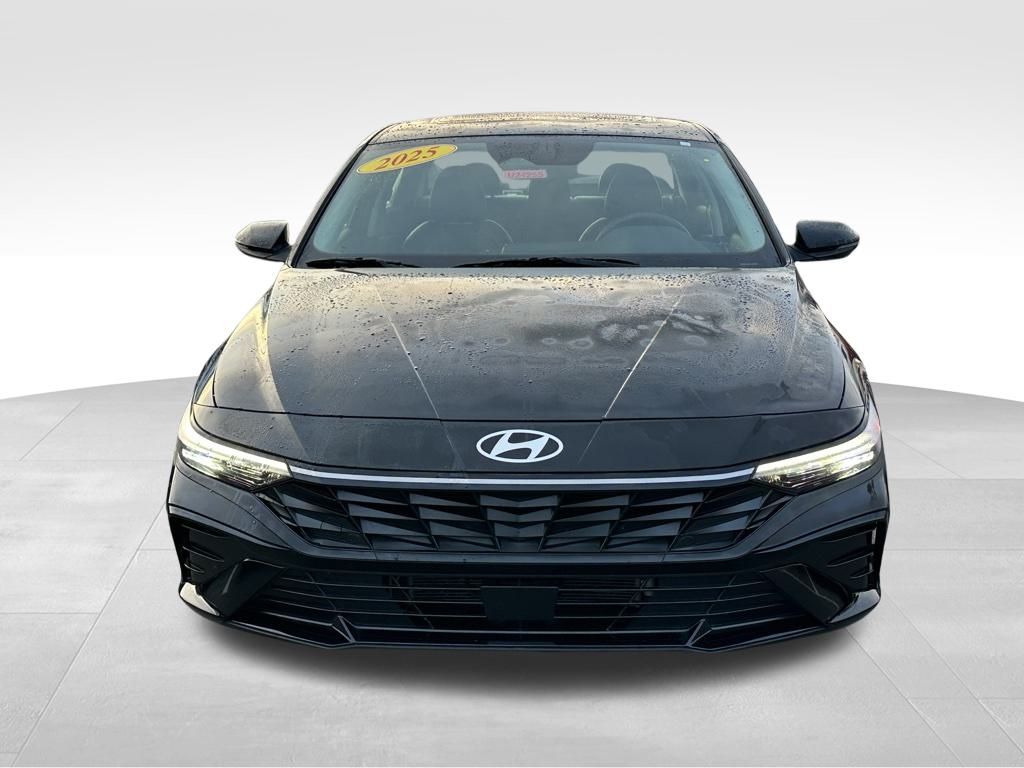 2025 Hyundai Elantra Hybrid Limited photo 2