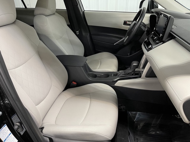 2022 Toyota Corolla Cross LE photo 20