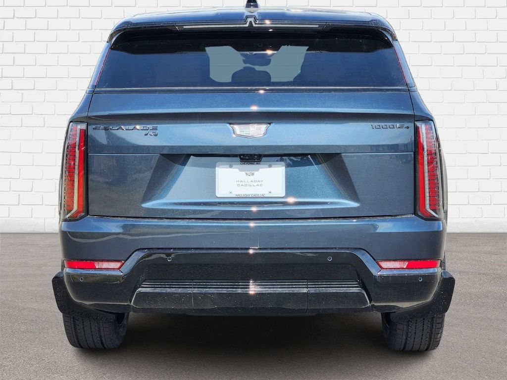 2025 Cadillac Escalade IQ Sport photo 3