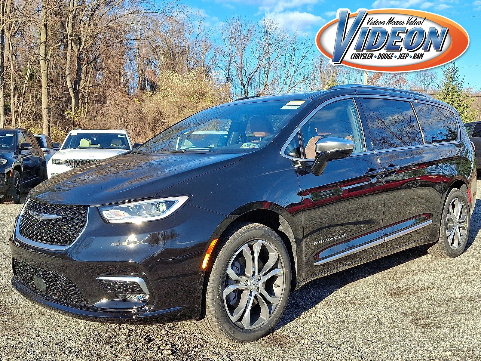 2026 Chrysler Pacifica Pinnacle's photo