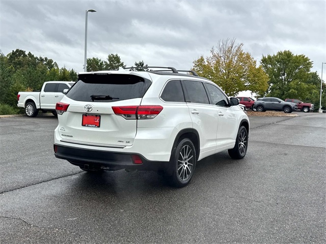 2017 Toyota Highlander SE photo 4