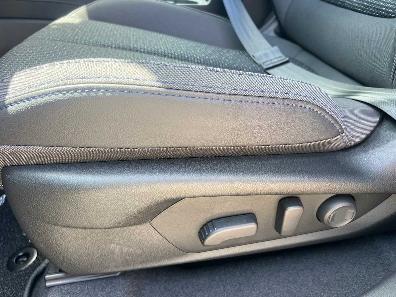 New 2025 ICE SILVER METALLIC Subaru Premium image 26