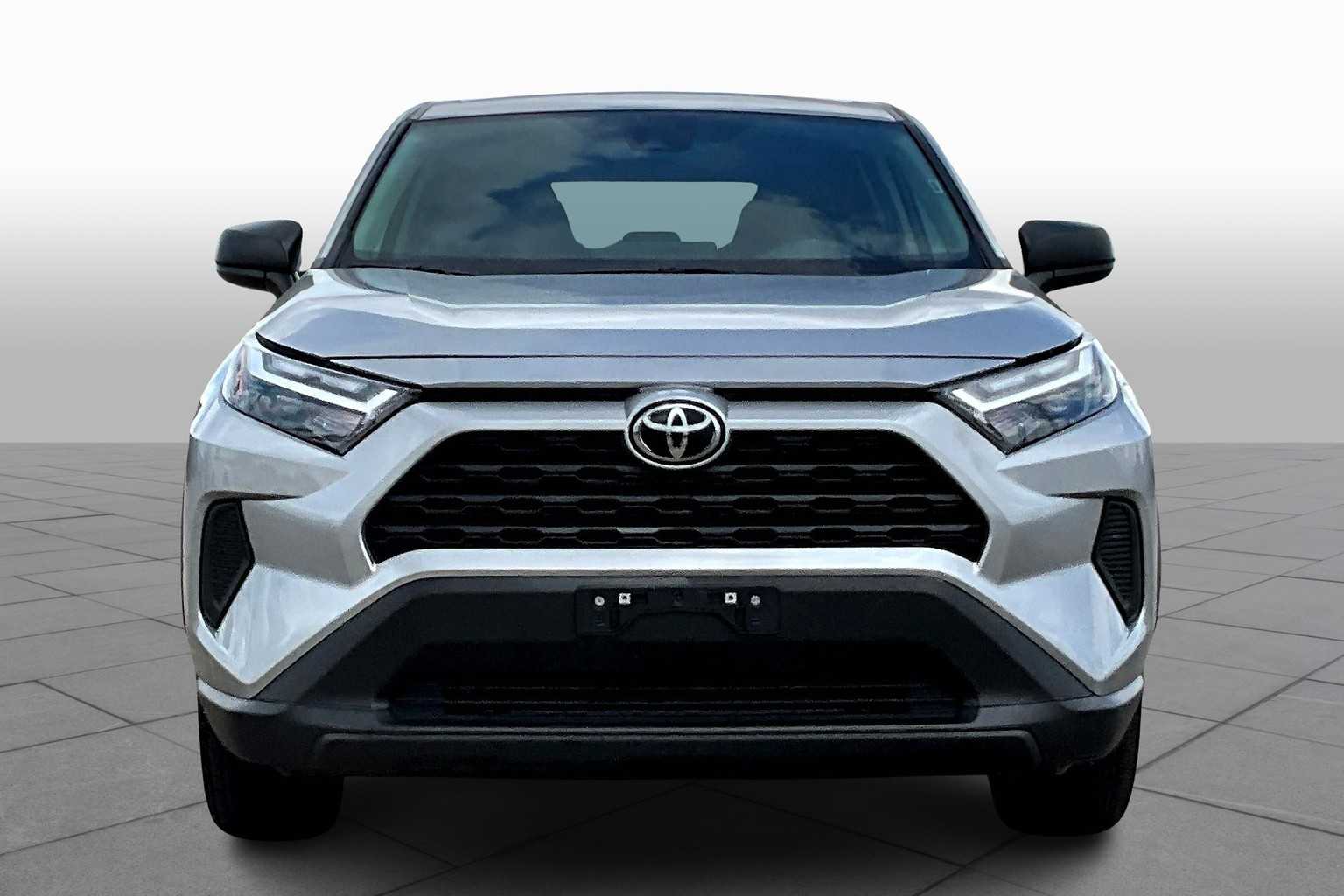 2024 Toyota RAV4 LE photo 3