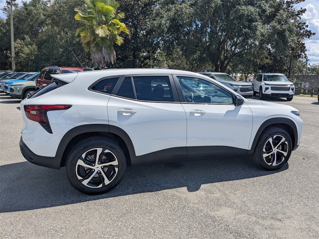 2025 Chevrolet Trax photo 3