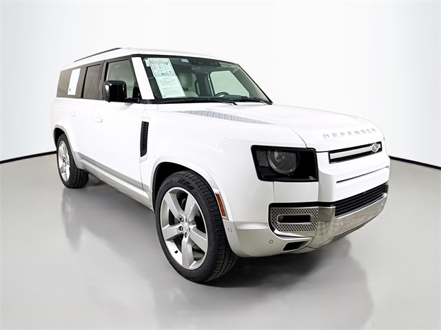 2023 Land Rover Defender 130 First Edition photo 3