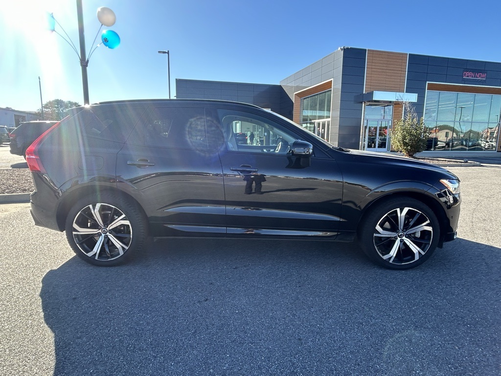 2023 Volvo XC60 Ultimate photo 2