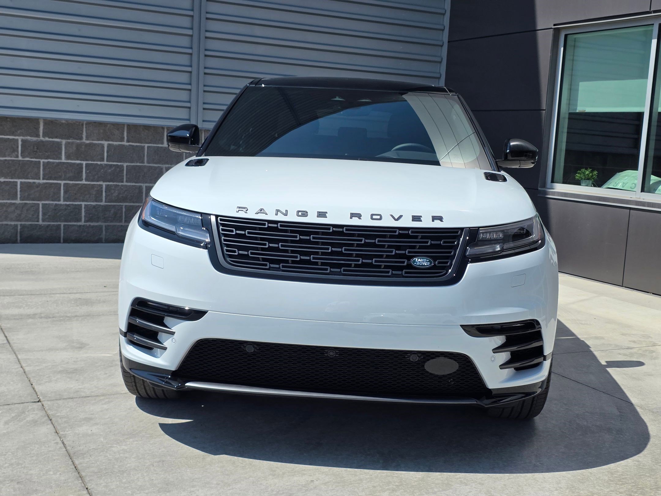2026 Land Rover Range Rover Velar SE photo 2