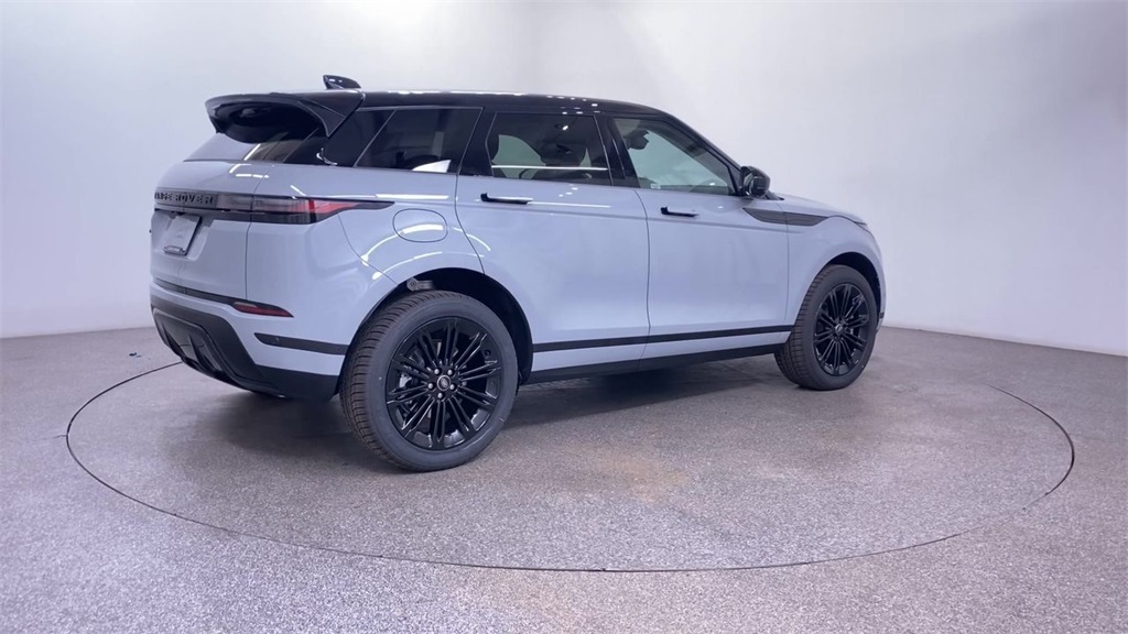 2025 Land Rover Range Rover S photo 8