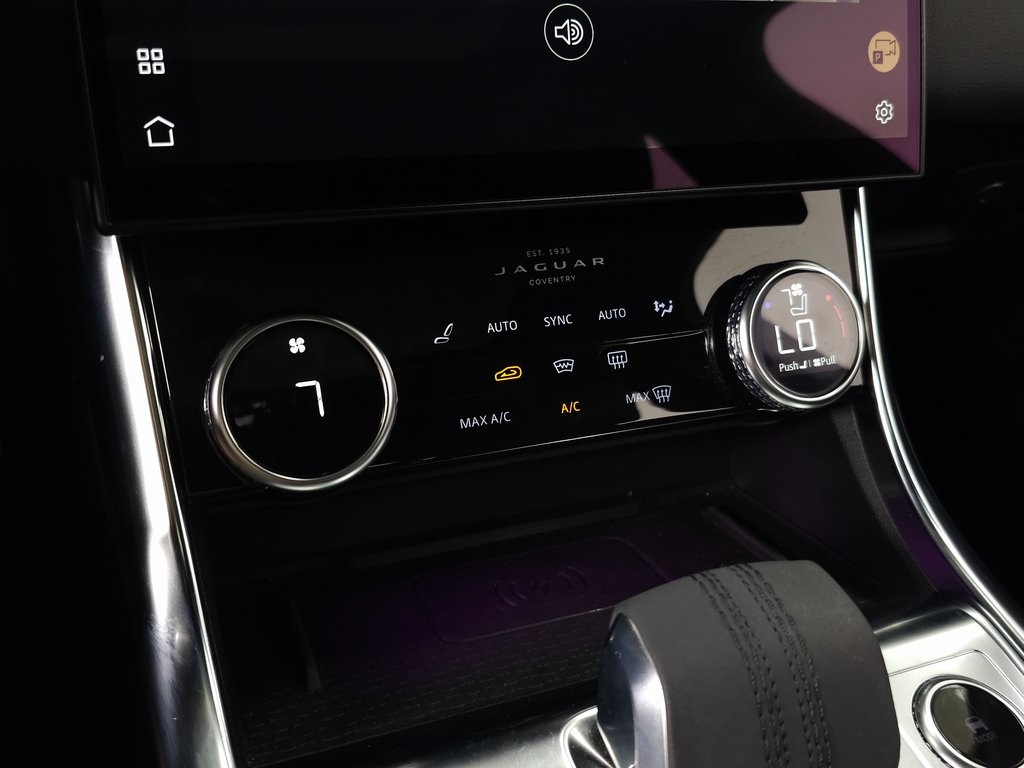 2022 JAGUAR XF - Image 35