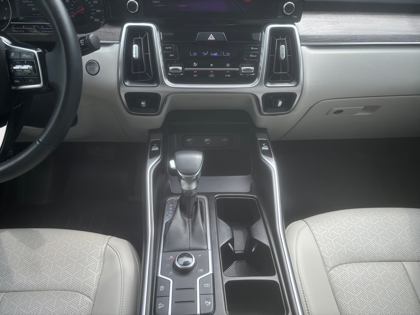 2022 Kia Sorento S photo 9