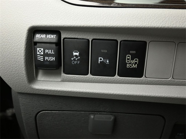 2017 TOYOTA SIENNA - Image 11