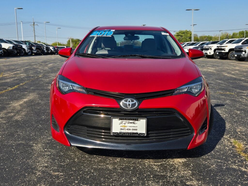 2019 Toyota Corolla LE photo 2
