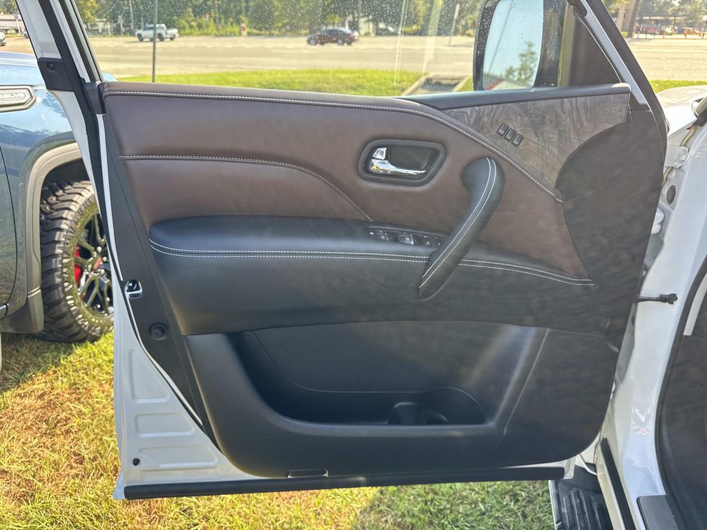 2023 Infiniti QX80 Premium Select photo 17