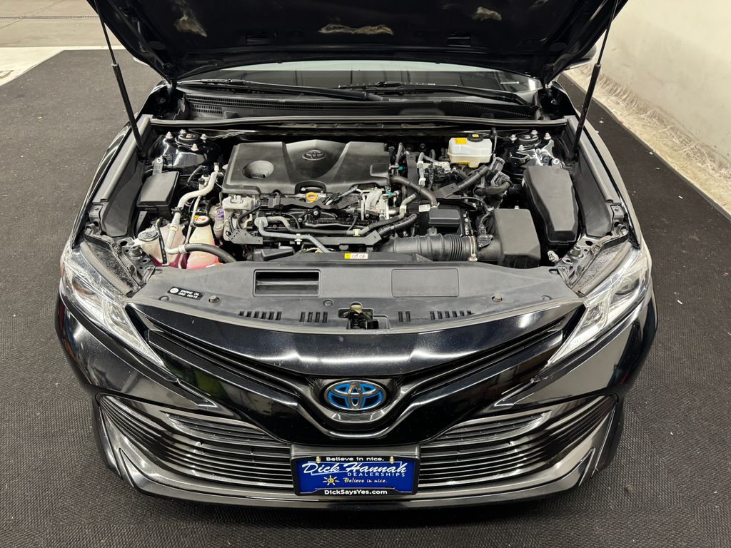 2018 Toyota Camry Hybrid LE photo 16