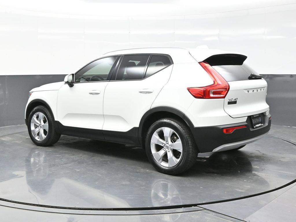 2020 Volvo XC40 T5 Momentum photo 3