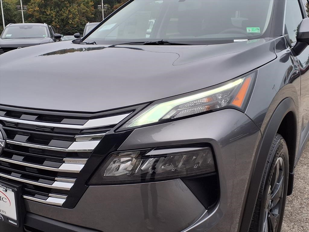 2026 Nissan Rogue SV photo 2