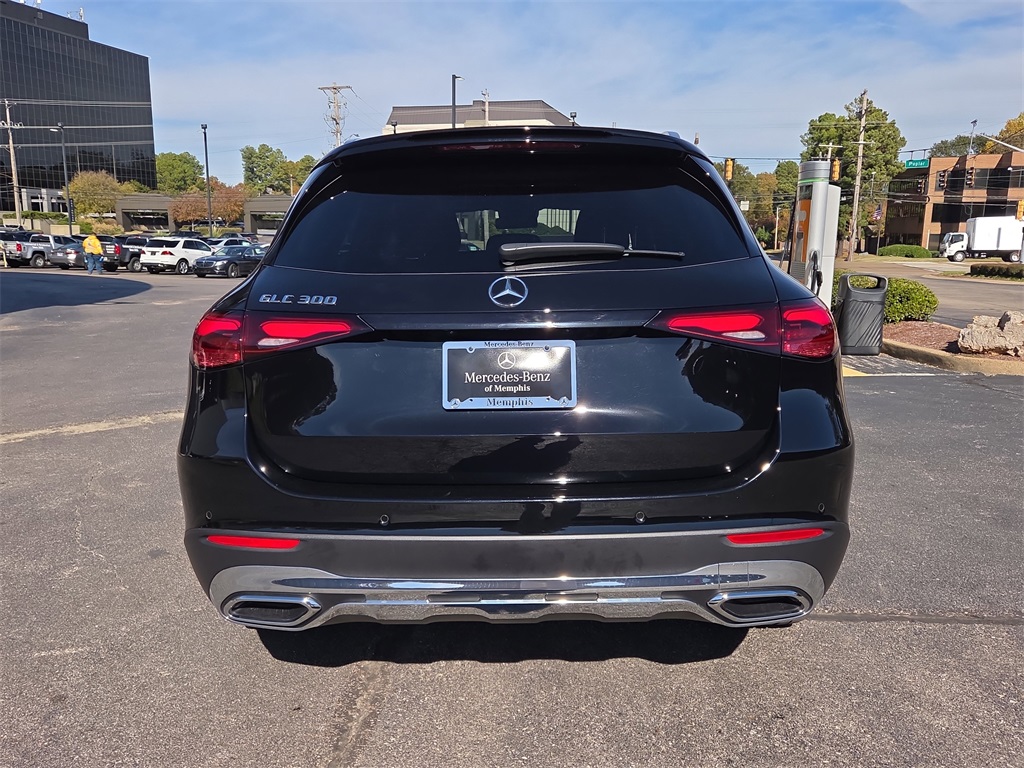2025 Mercedes Benz GLC 300 photo 3