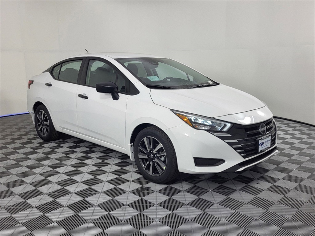 2025 Nissan Versa S photo 4