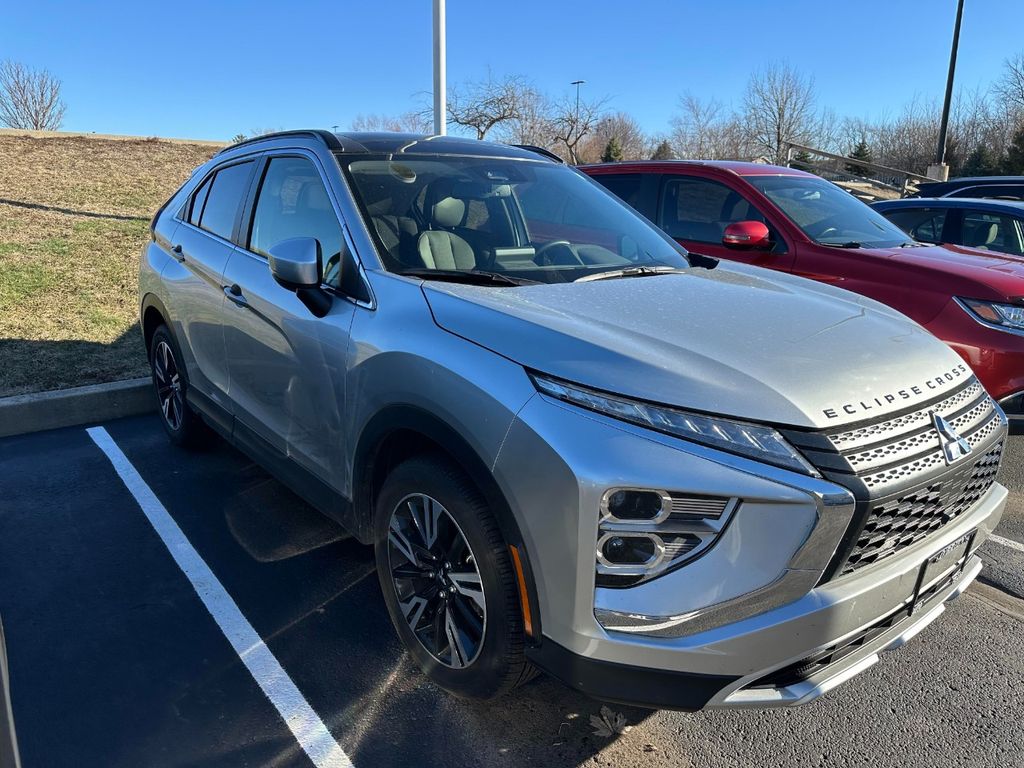 2023 Mitsubishi Eclipse Cross SE's photo