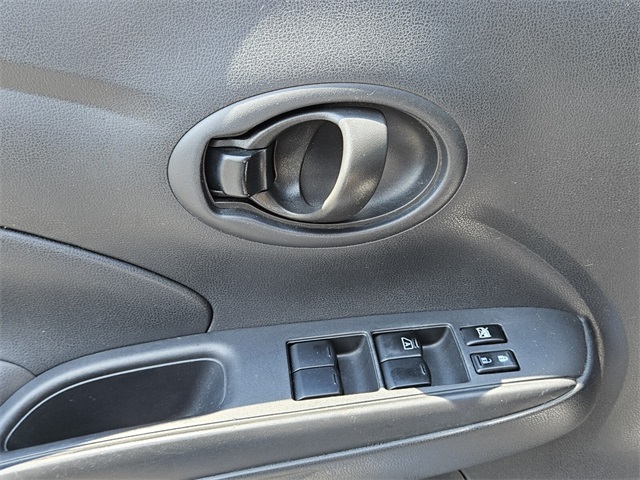 2012 Nissan Versa 1.6 SV photo 28