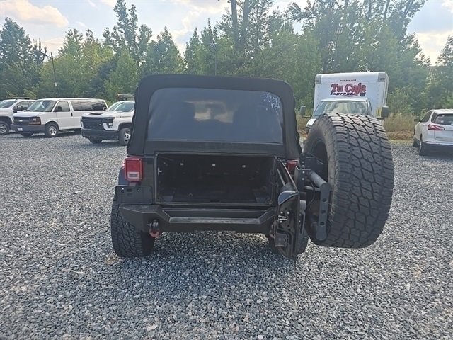 2015 Jeep Wrangler Unlimited Sahara photo 18