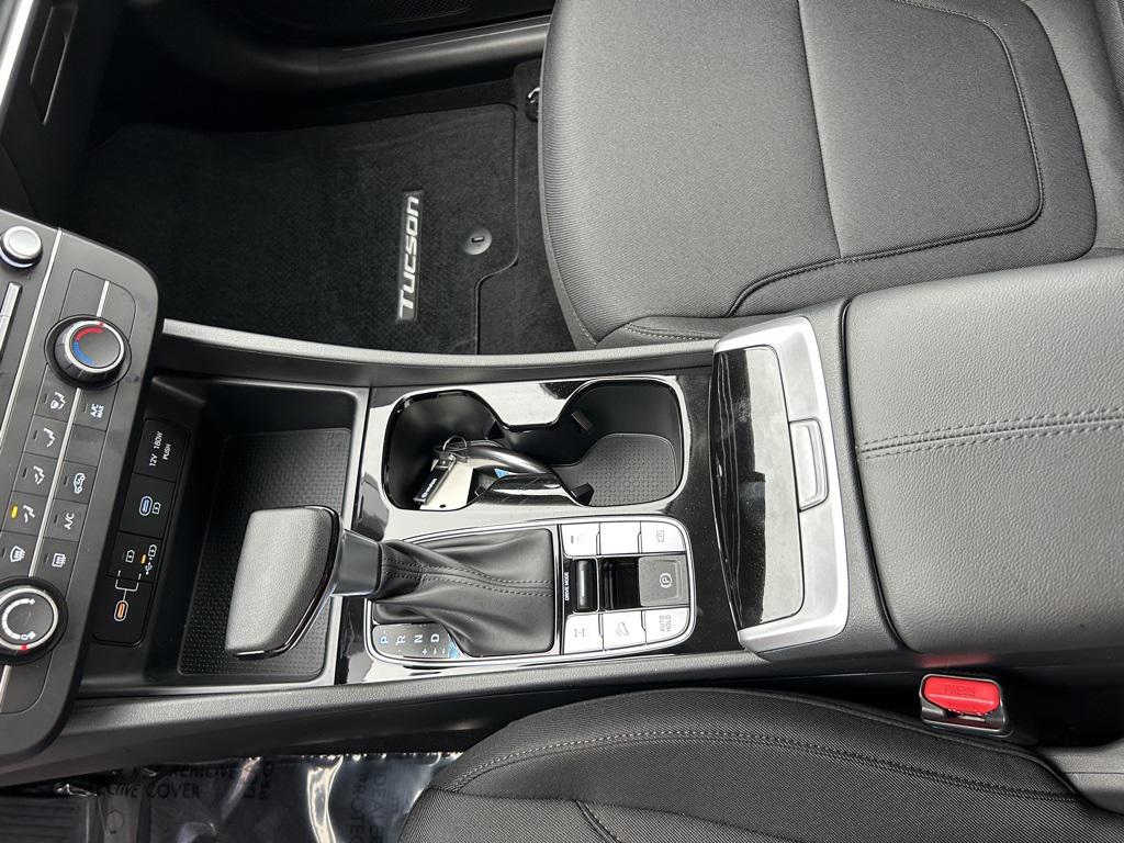 2025 Hyundai Tucson SE photo 18