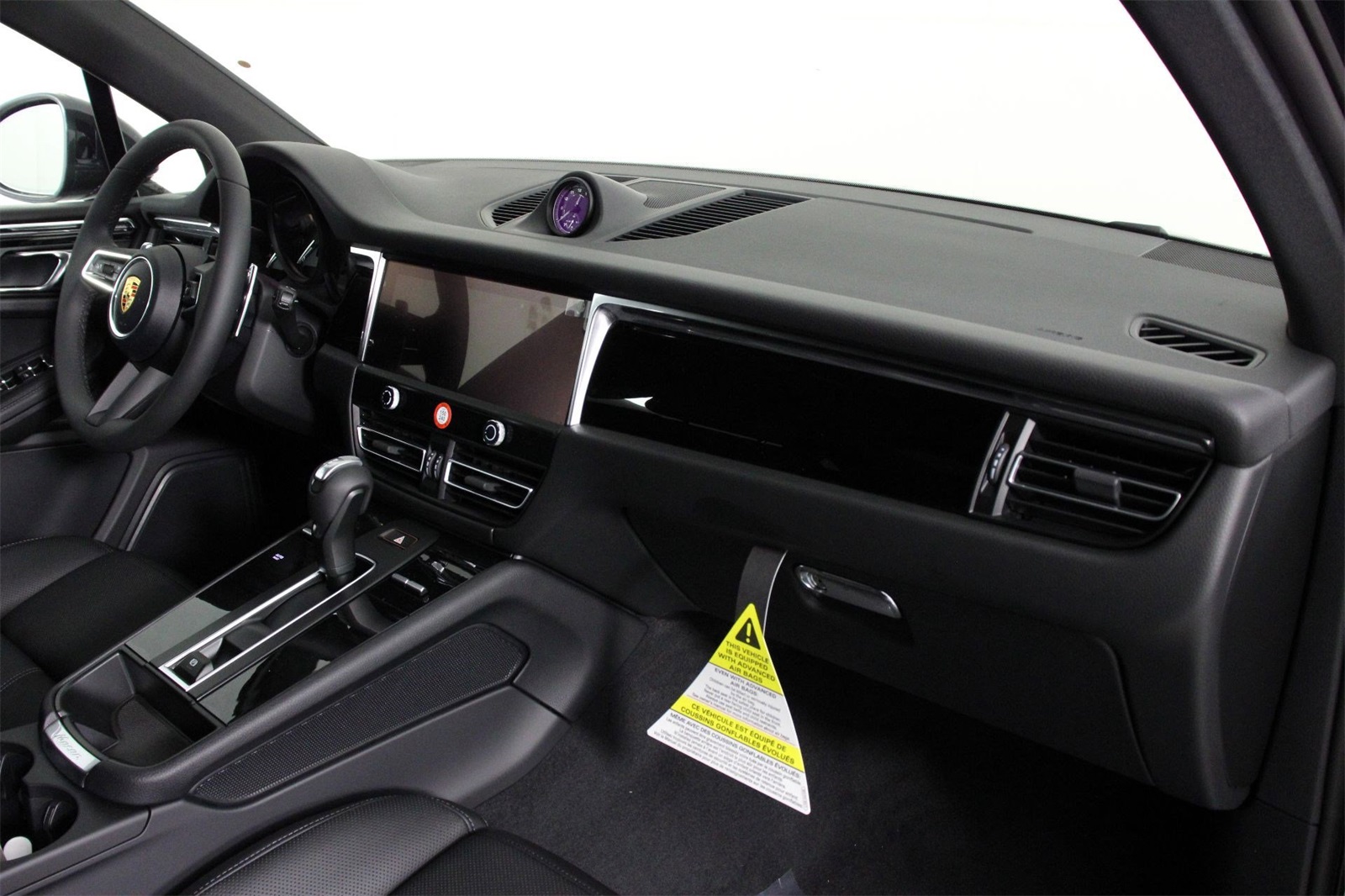 2026 Porsche Macan T photo 15