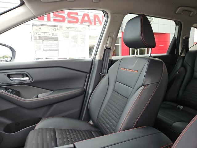2026 Nissan Rogue SV photo 28
