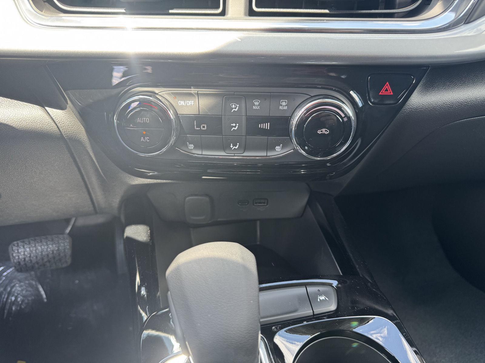 2025 Chevrolet Trax LT photo 16