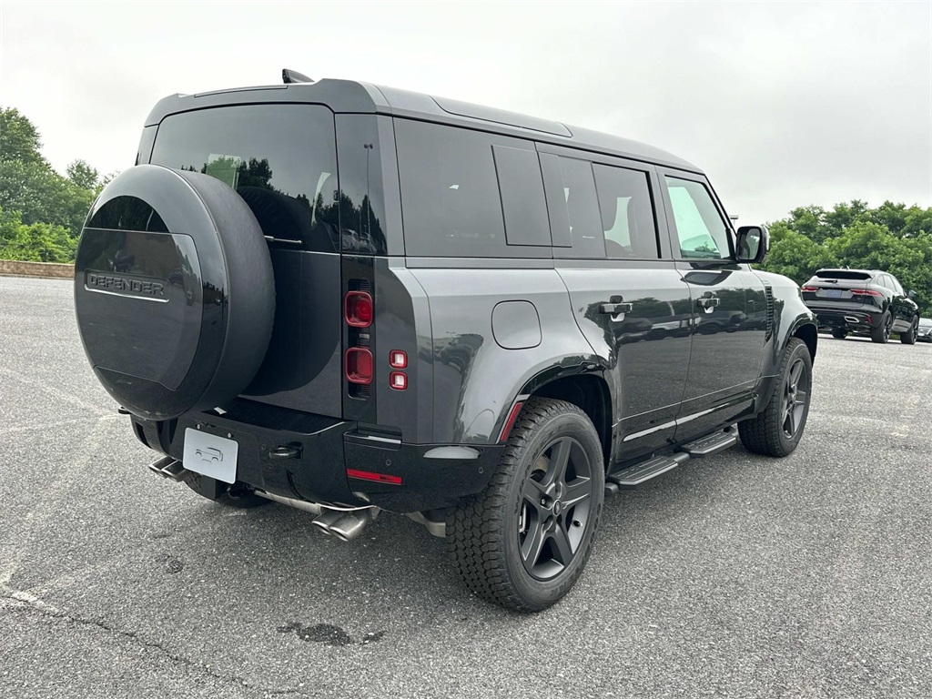 2025 Land Rover Defender 110 X-Dynamic SE photo 13