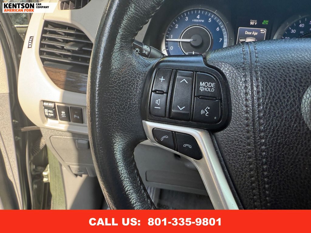 2019 Toyota Sienna XLE photo 19