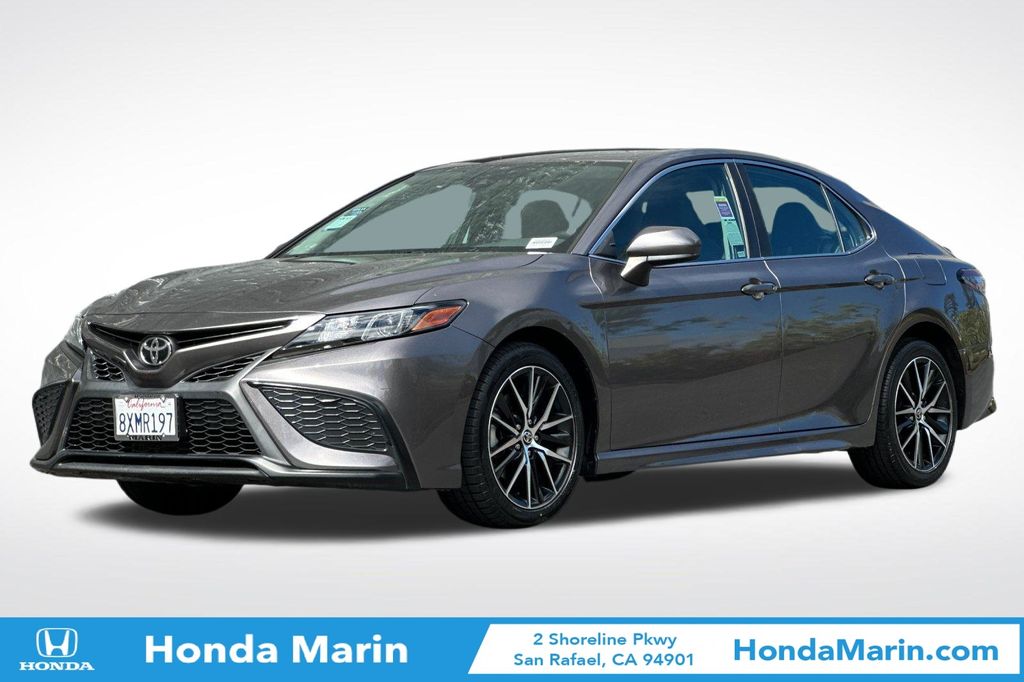 2021 Toyota Camry SE photo 8