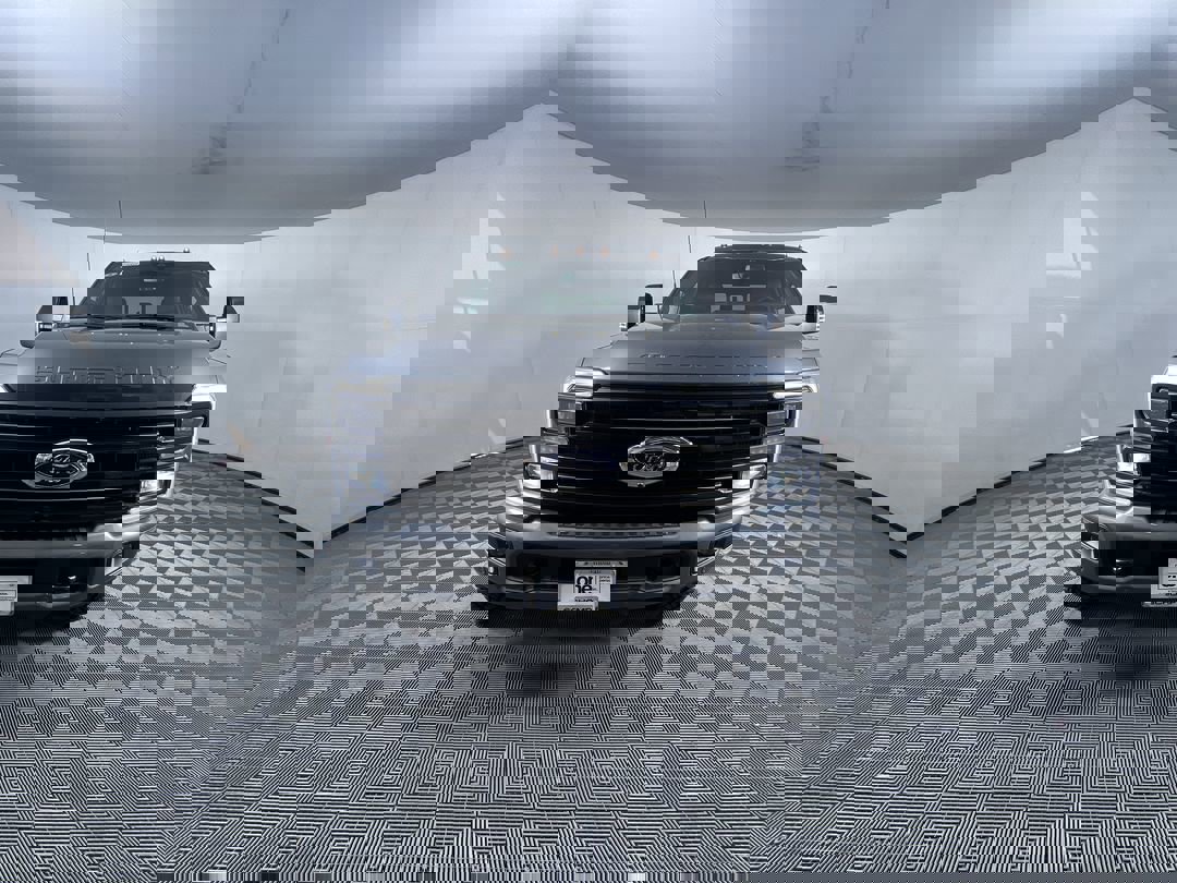 2025 Ford F-250 Platinum photo 3