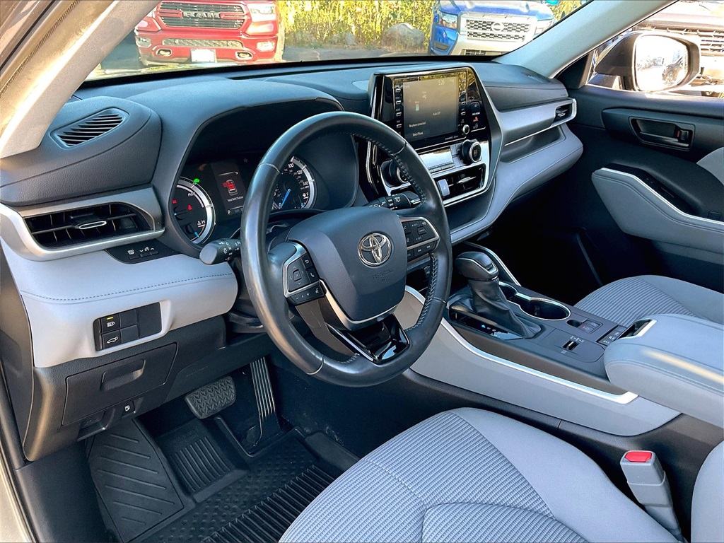 2020 Toyota Highlander Hybrid LE photo 8