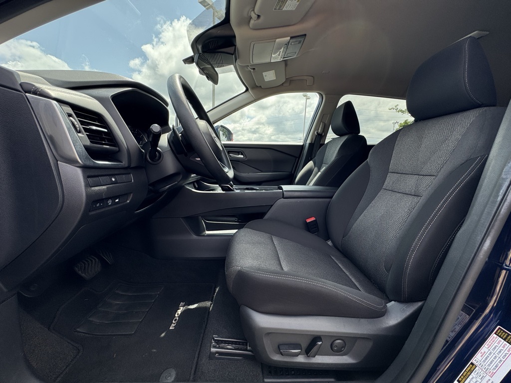 2024 Nissan Rogue SV photo 16