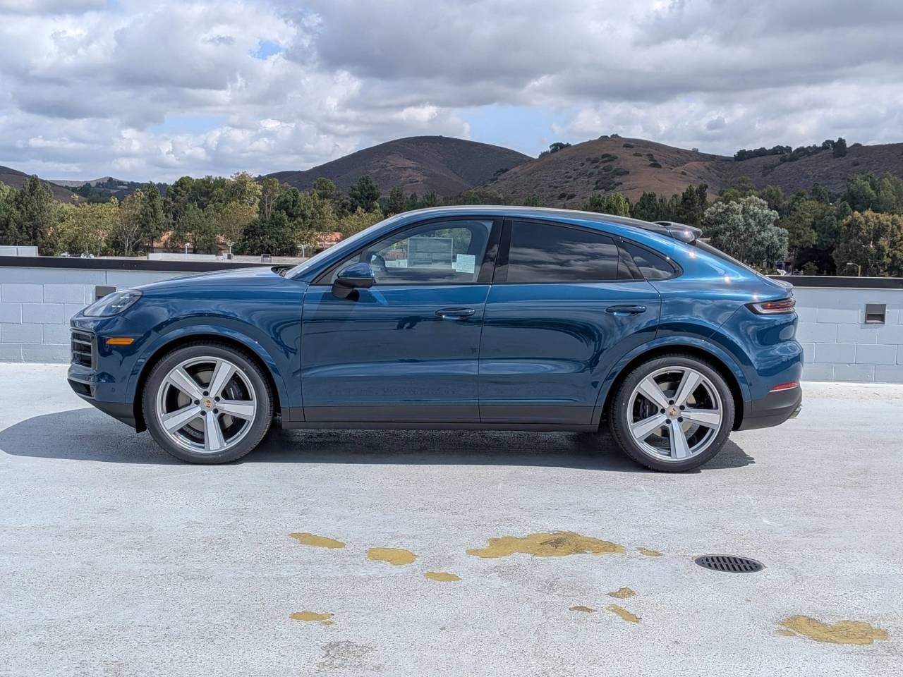 2026 Porsche Cayenne Coupe photo 2