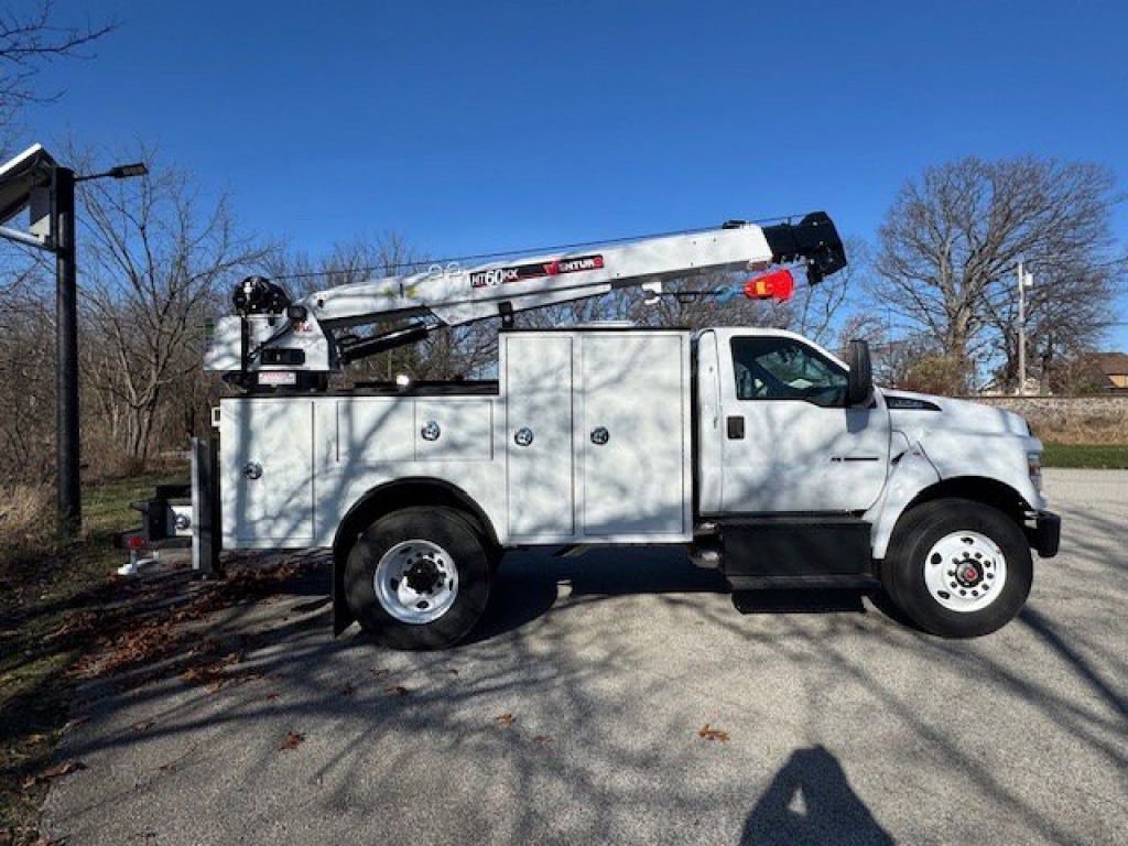 2025 Ford F-750 Base photo 4