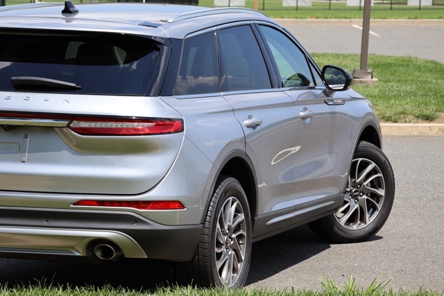 2022 Lincoln Corsair Standard photo 5