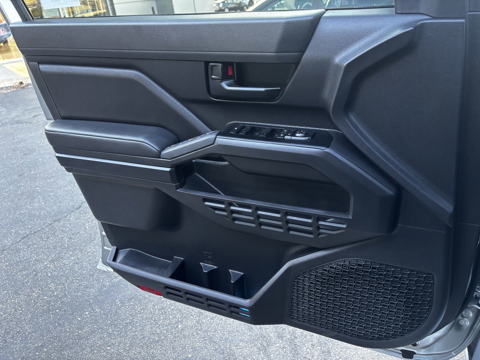 2025 Toyota Tacoma SR 4x4 photo 17