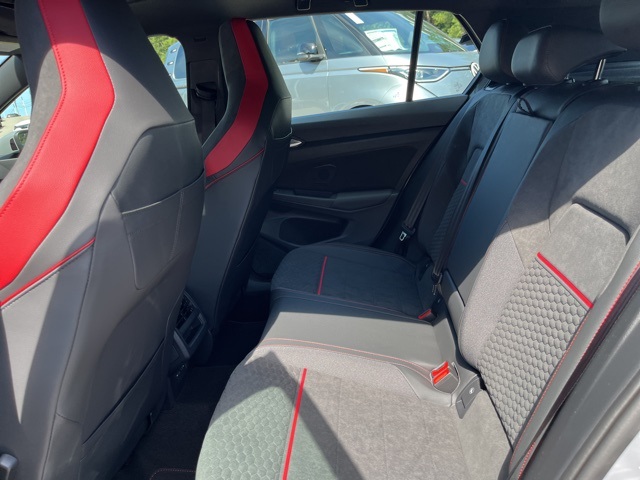 2025 Volkswagen Golf GTI SE photo 13