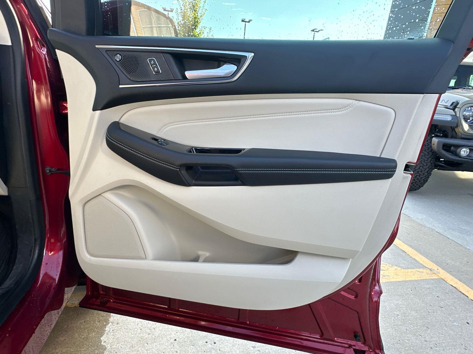2019 Ford Edge Titanium photo 28