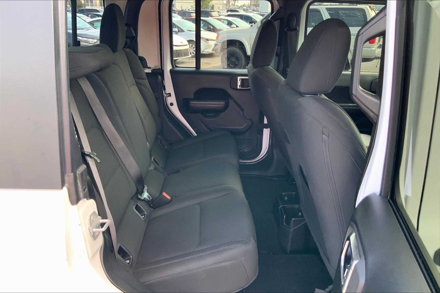 2020 Jeep Gladiator Sport S photo 16