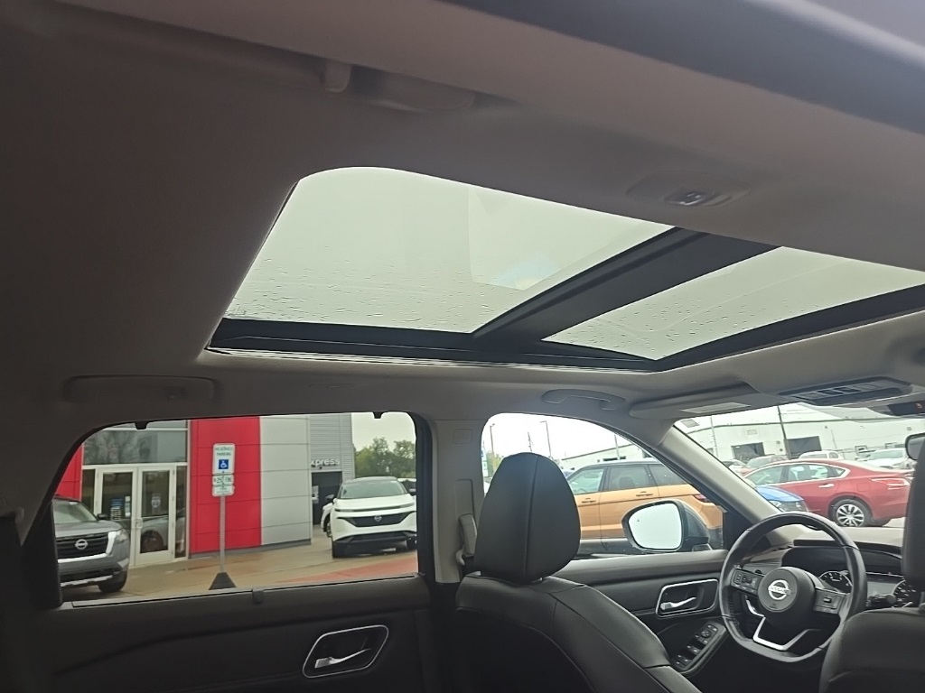 2021 Nissan Rogue SV photo 28