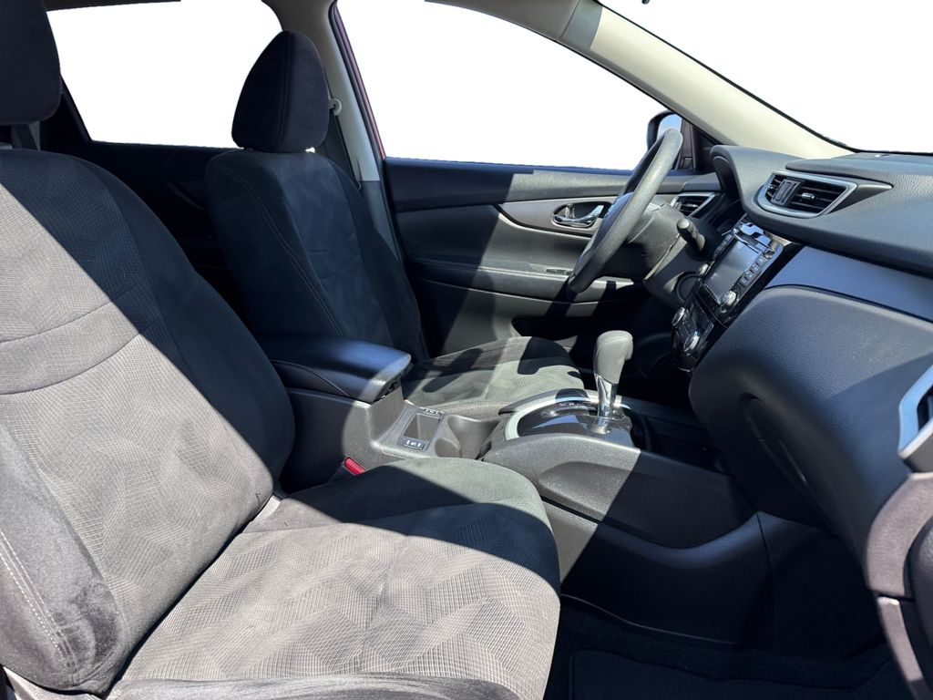 2016 Nissan Rogue SV photo 15