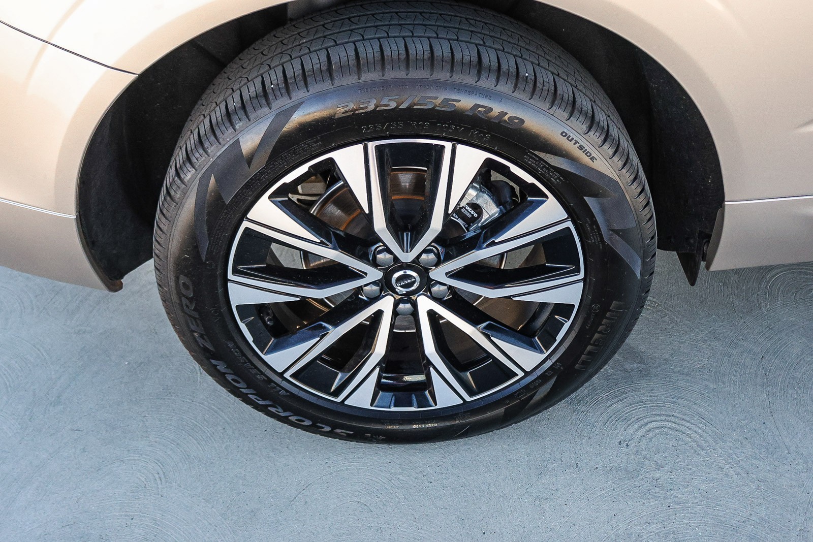 2025 Volvo XC60 B5 Plus photo 6