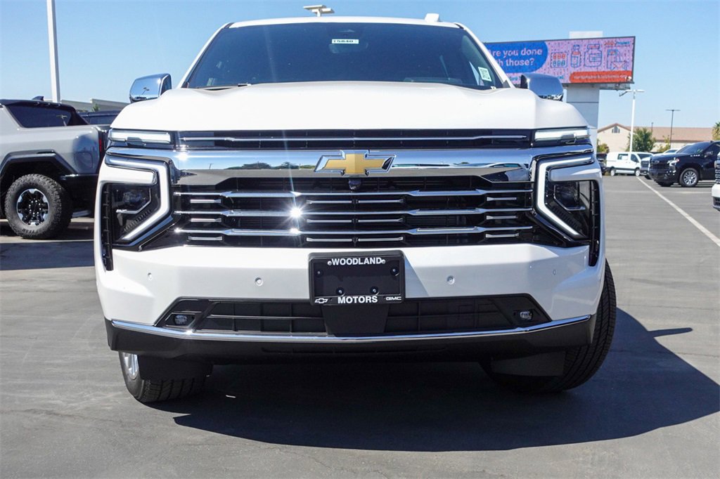 2025 Chevrolet Suburban Premier photo 3