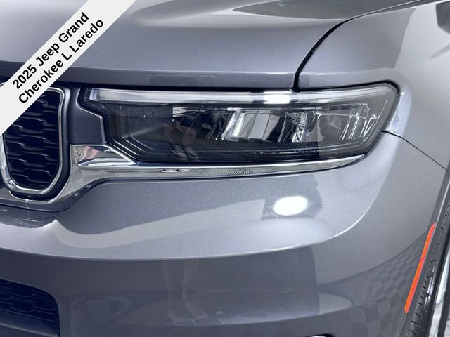 2025 Jeep Grand Cherokee Laredo photo 11