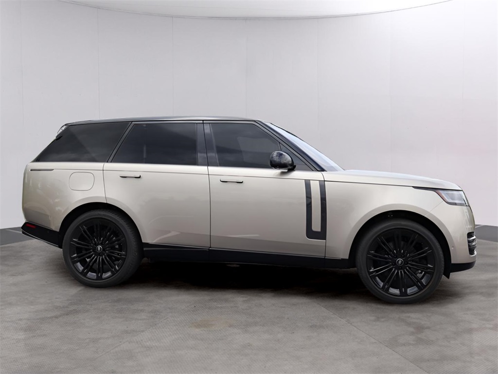 2023 Land Rover Range Rover SE photo 4