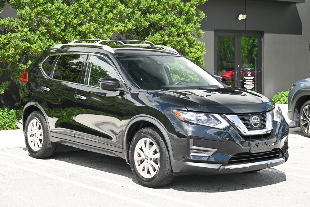 2020 Nissan Rogue SV photo 3