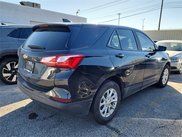 2021 Chevrolet Equinox LS photo 3